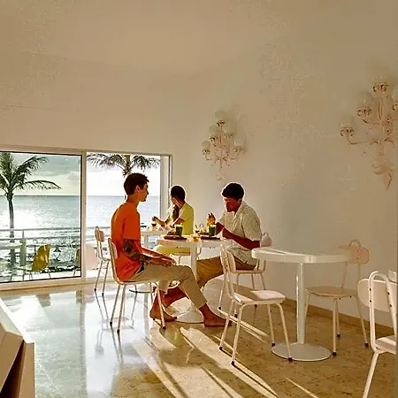 Punta Paradiso Oda ve Kahvaltı 4*